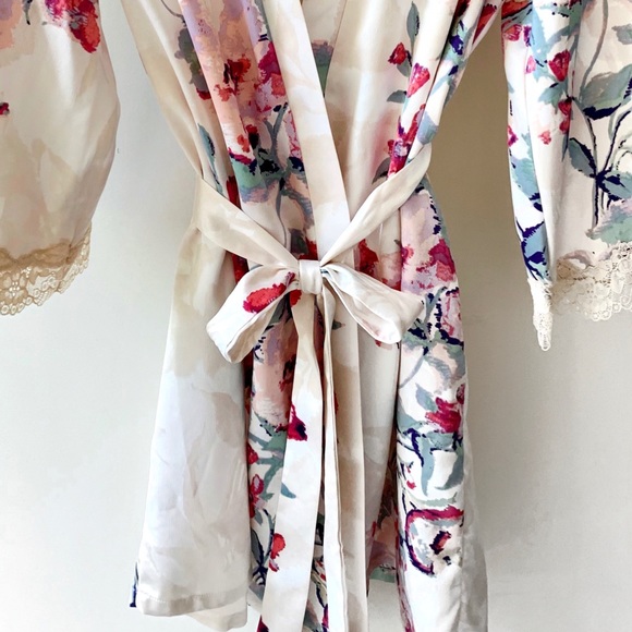 Floral Robe - Picture 2 of 5